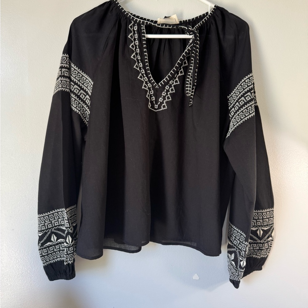 Universal Thread Black Cropped Embroidered Women's Top Size Medium Lightweight - Picture 2 of 6